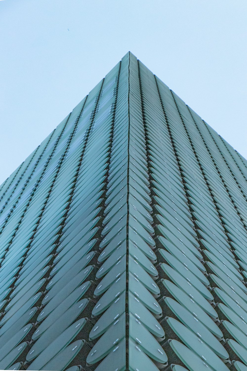 Foto de ángulo bajo del edificio