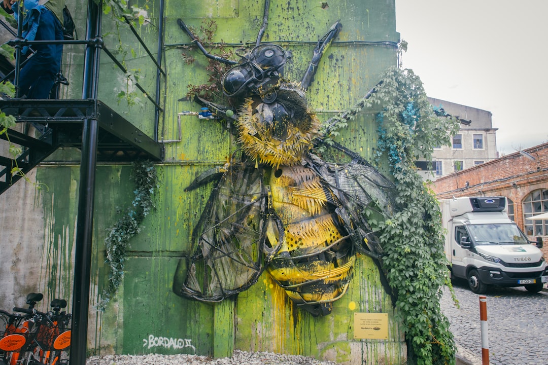 yellow and black bee graffiti