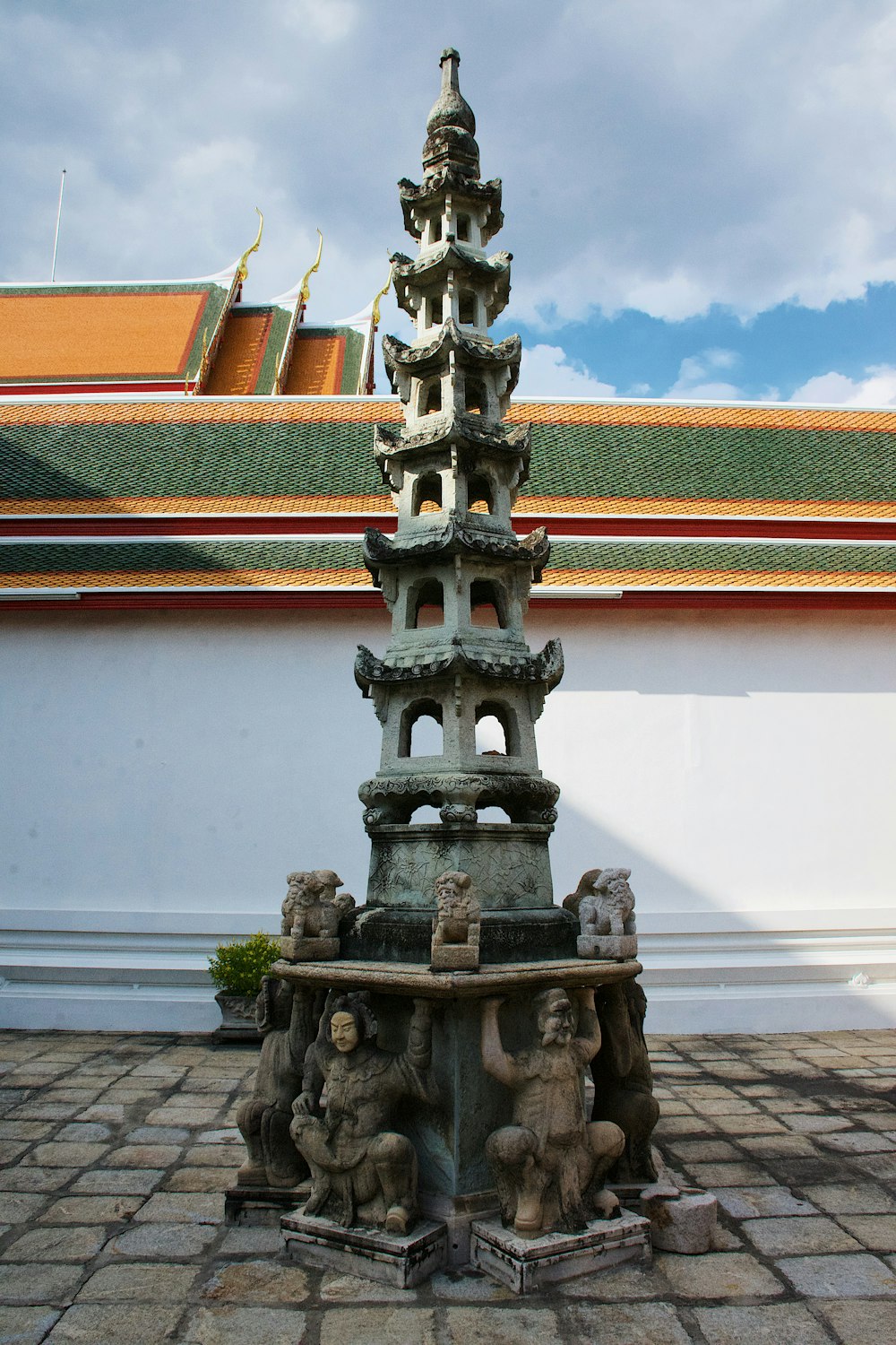 Estatuilla del templo de la pagoda gris