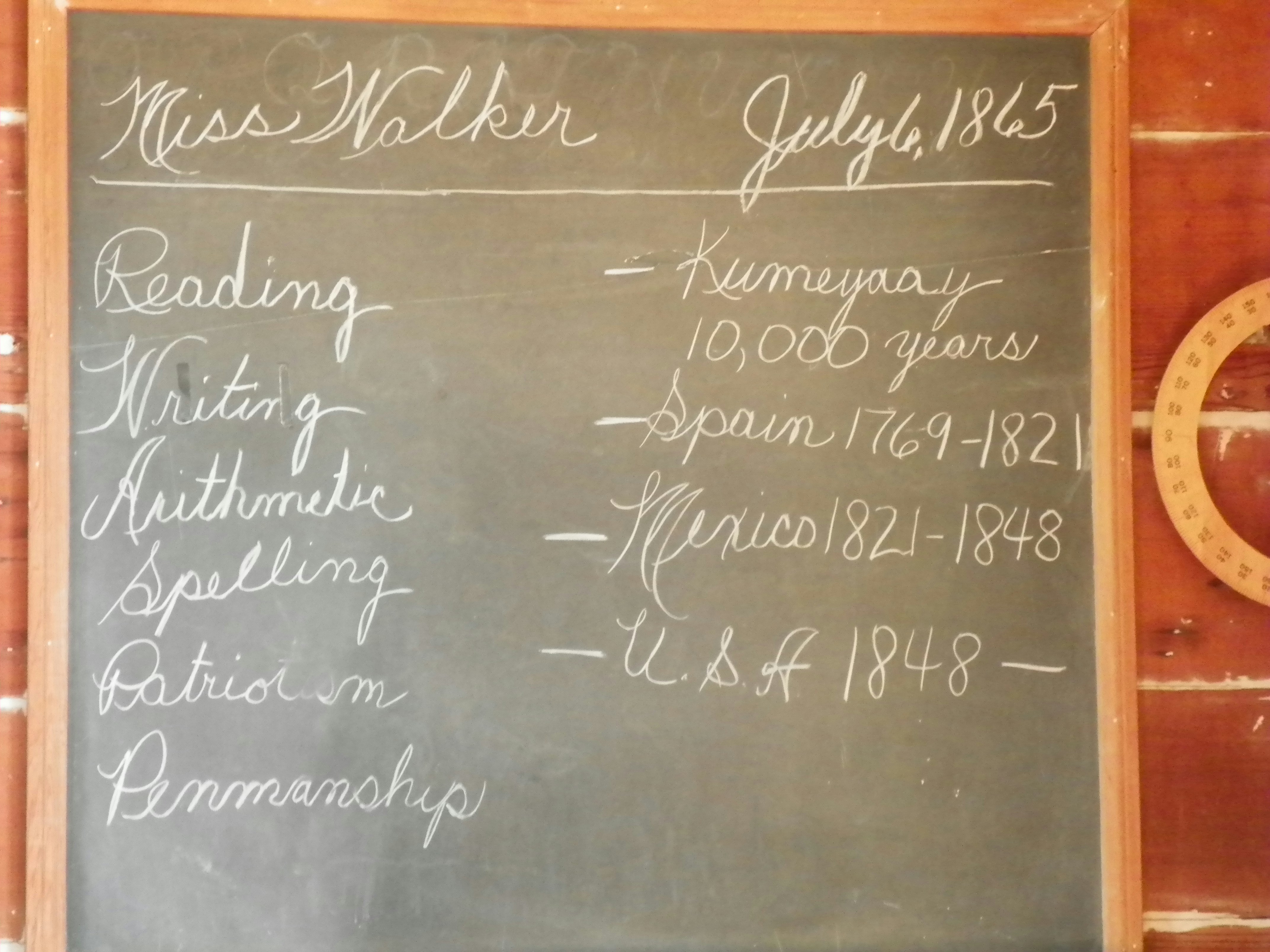 A to-do list on a chalkboard for a nesting party - Baby shower nest