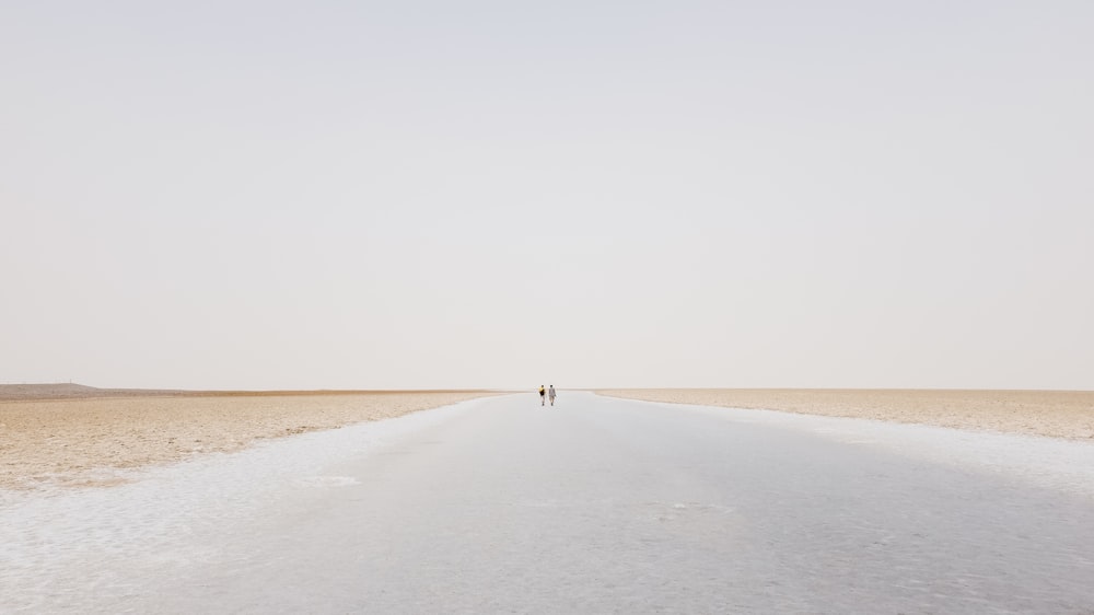 muro per due persone sul deserto