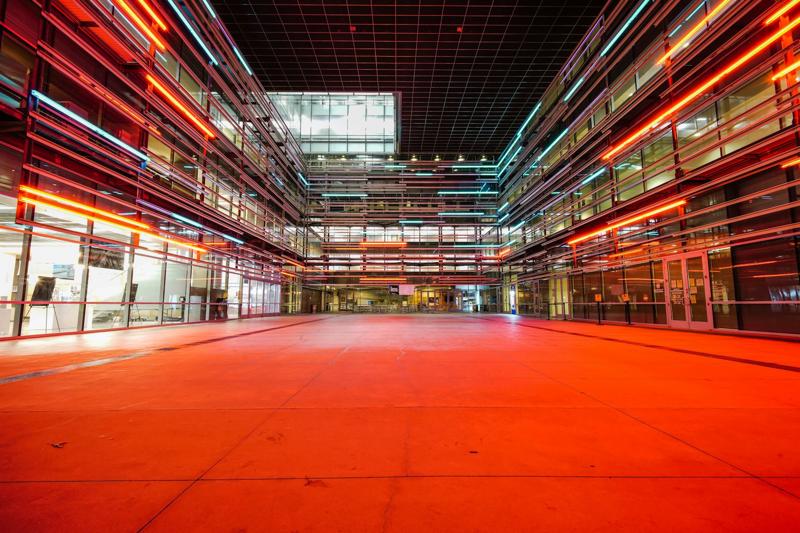 Voigtlander SUPER WIDE-HELIAR 15mm F4.5 III sample photo. Red and white building photography