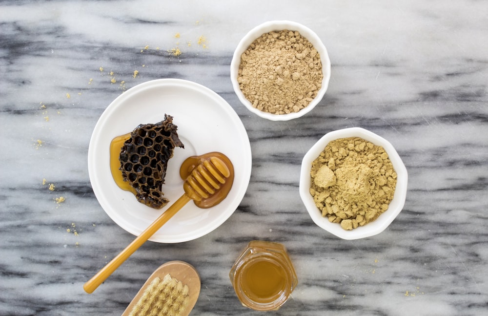 honeycomb beside bowls