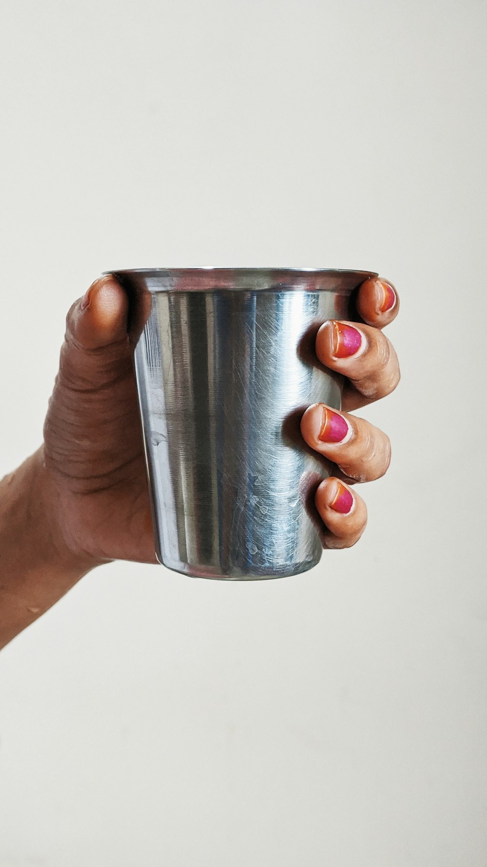 Silver starbucks travel mug on brown wooden table photo – Free Ca Image on  Unsplash