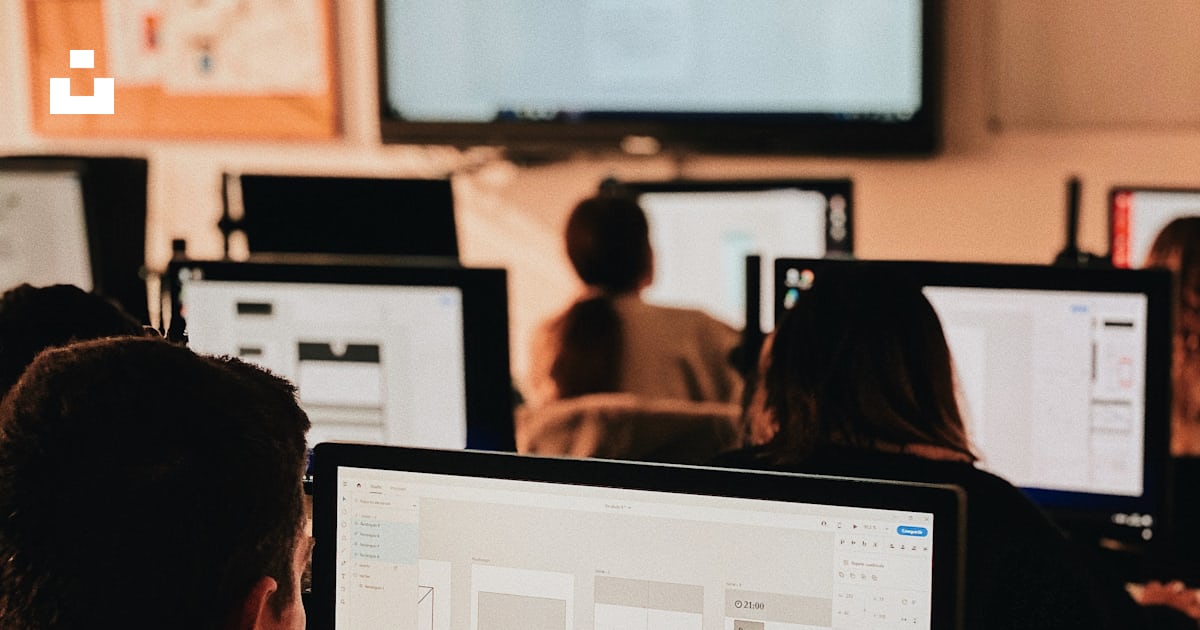 Person using computer photo – Free Human Image on Unsplash