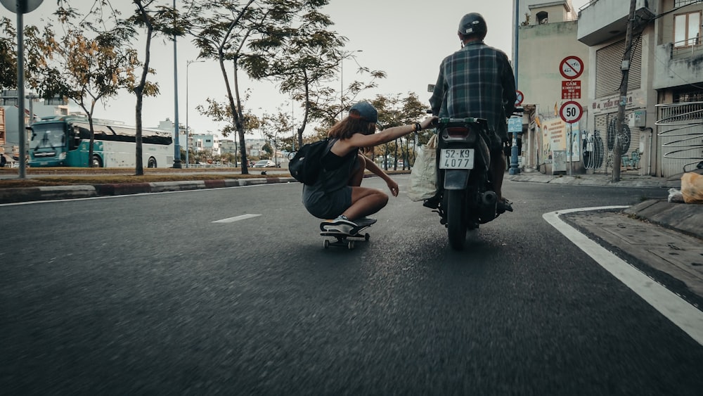 Persona que monta una motocicleta