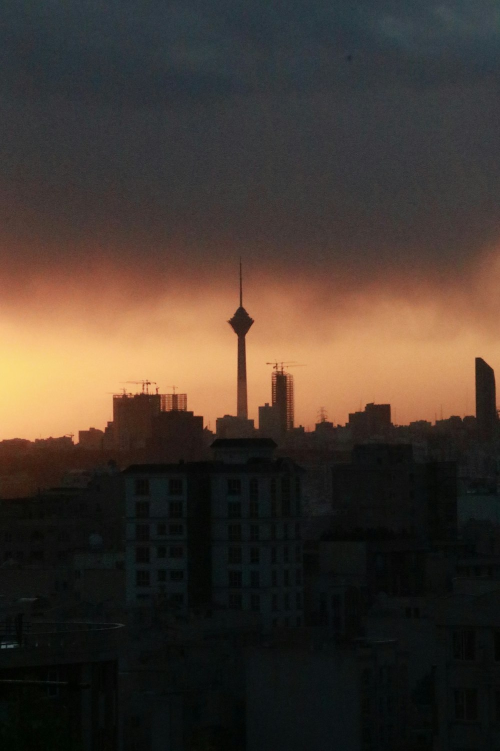 fotografia dell'edificio durante il giorno