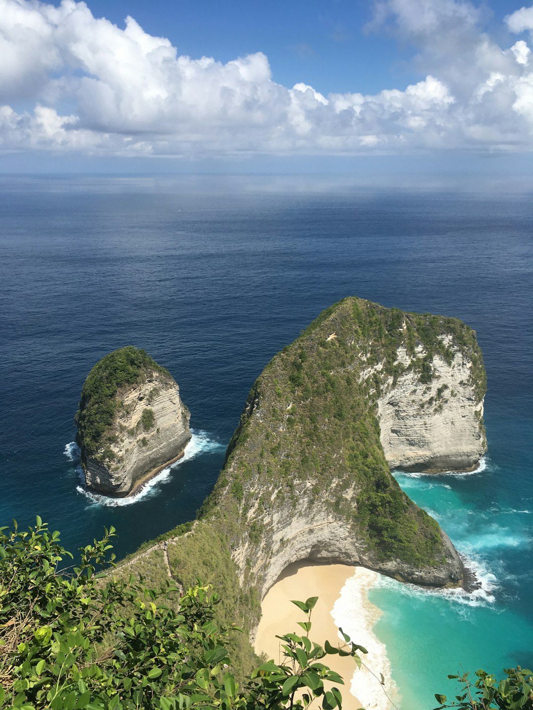 travelers stories about Headland in Kelingking Beach, Indonesia