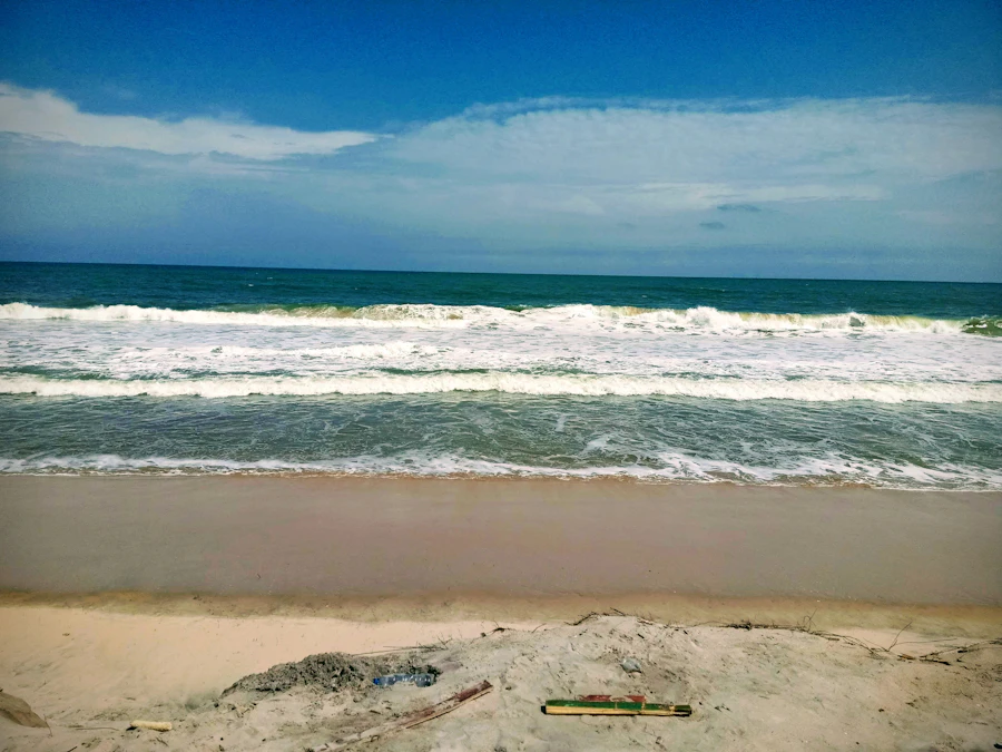 Ocean waves on shore at Lekki, Lagos, Nigeria — Gulf of Guinea coastline