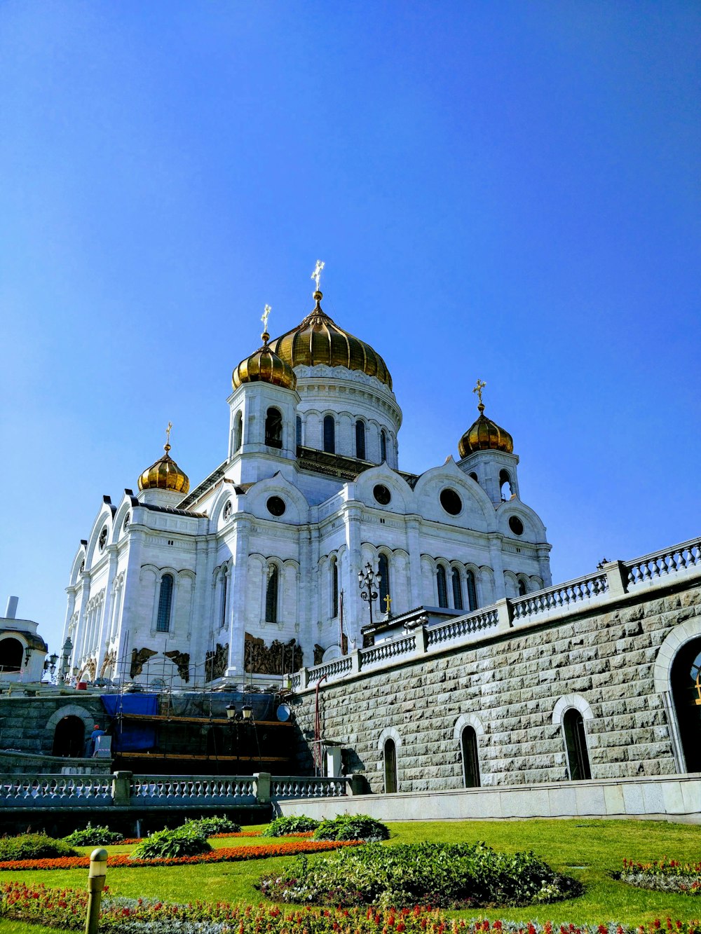white and golden dome building during daytime