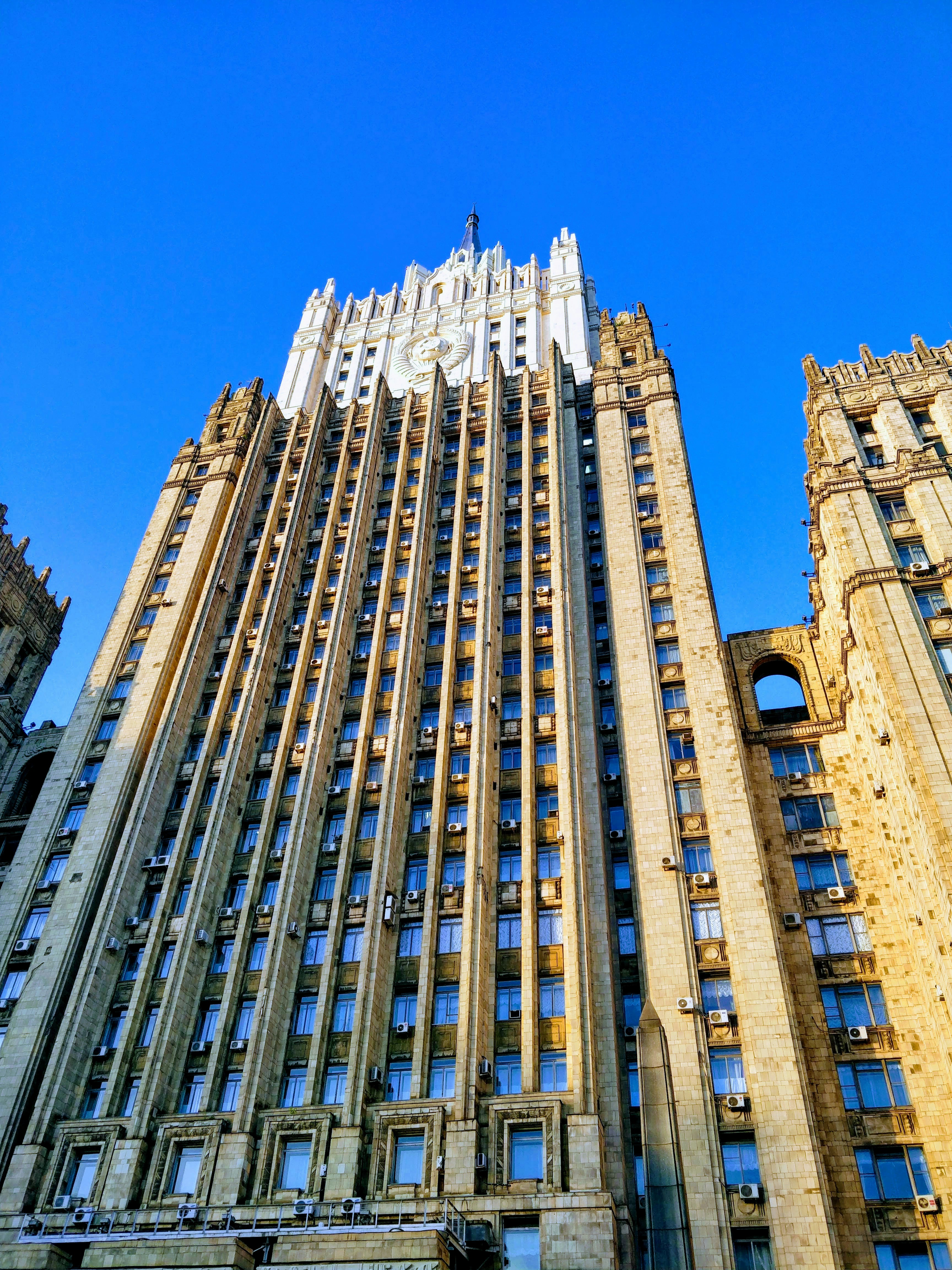 gray concrete building