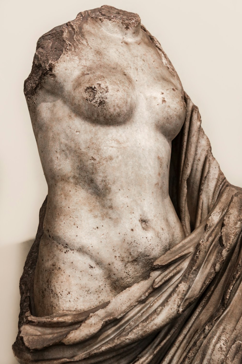 Escultura de mujer
