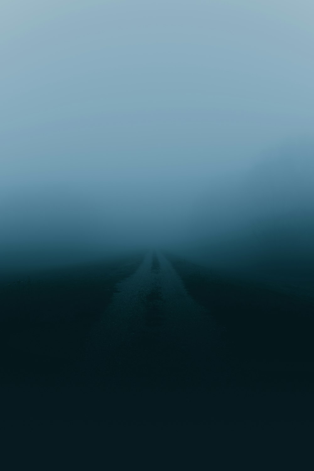 Nebel bedeckt die Straße