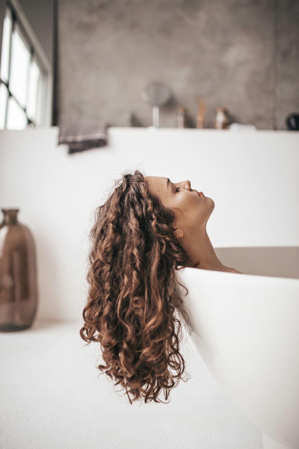 mujer en la bañera