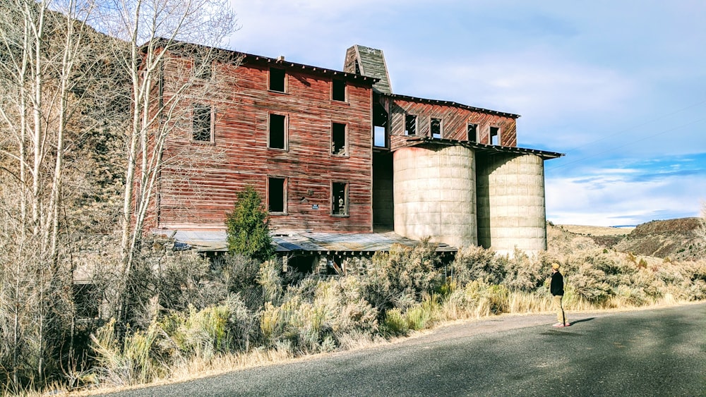 brown and gray concrete multi-story building during daytime