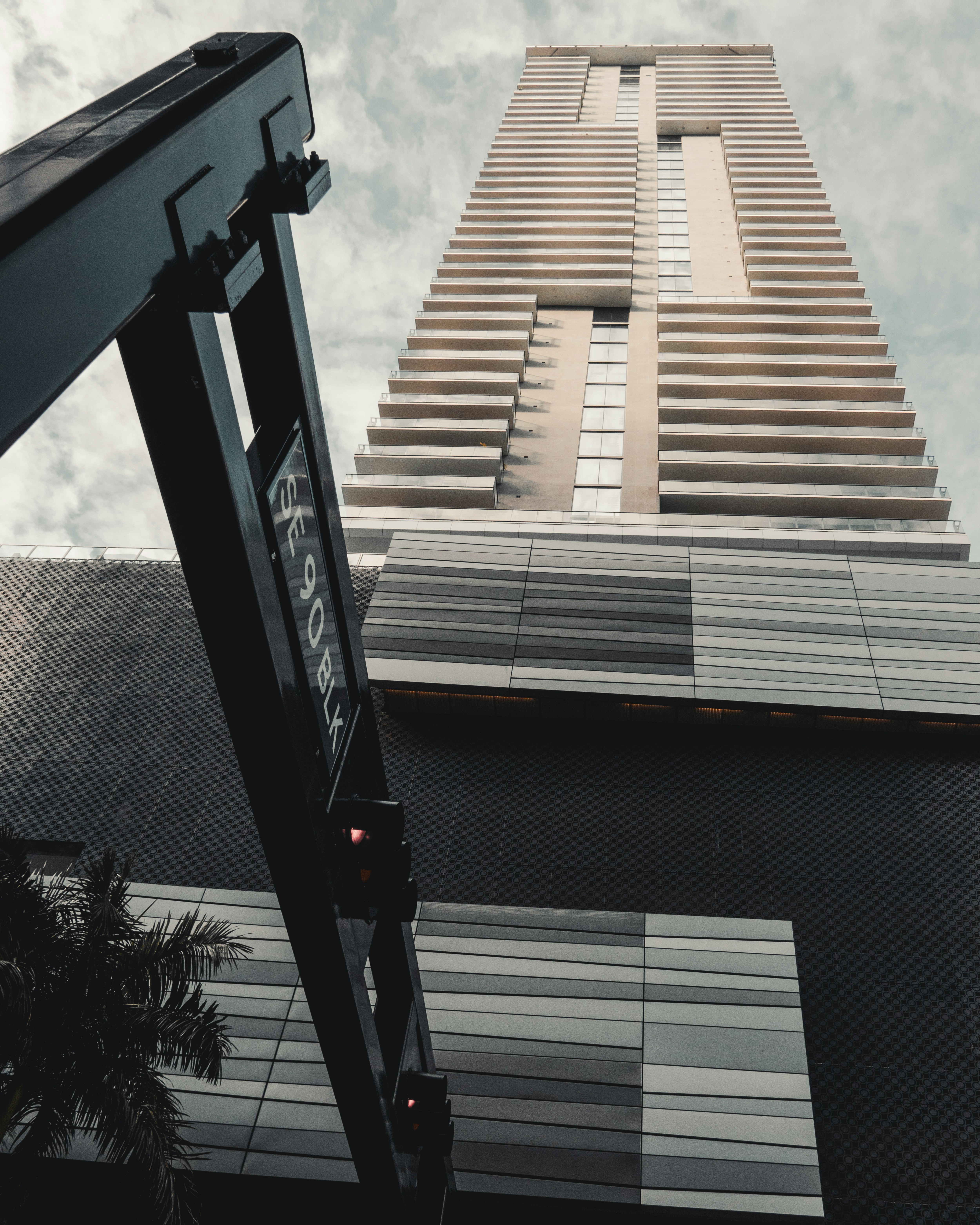 black traffic light on gray concrete building during daytime