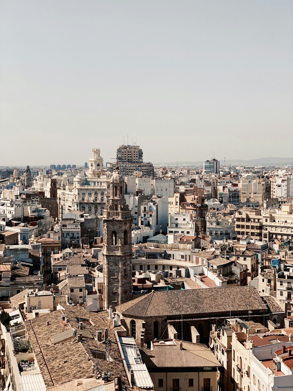 Vista de la ciudad de la catedral beige