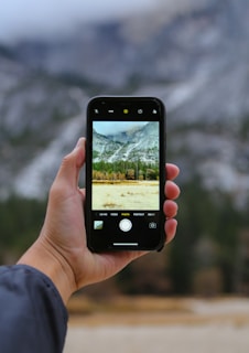 Trail Camera Viewers (Handheld) vs. App-Based Viewing (Convenience and Field Use)