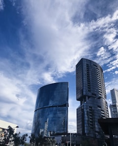 gray high-irse building