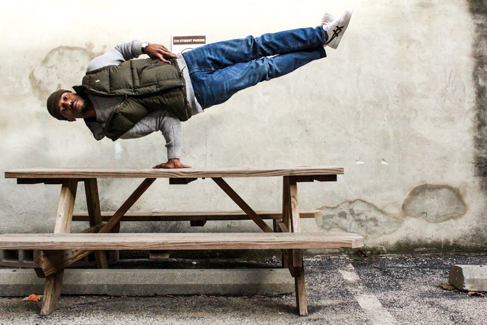 man lifting his body on bench