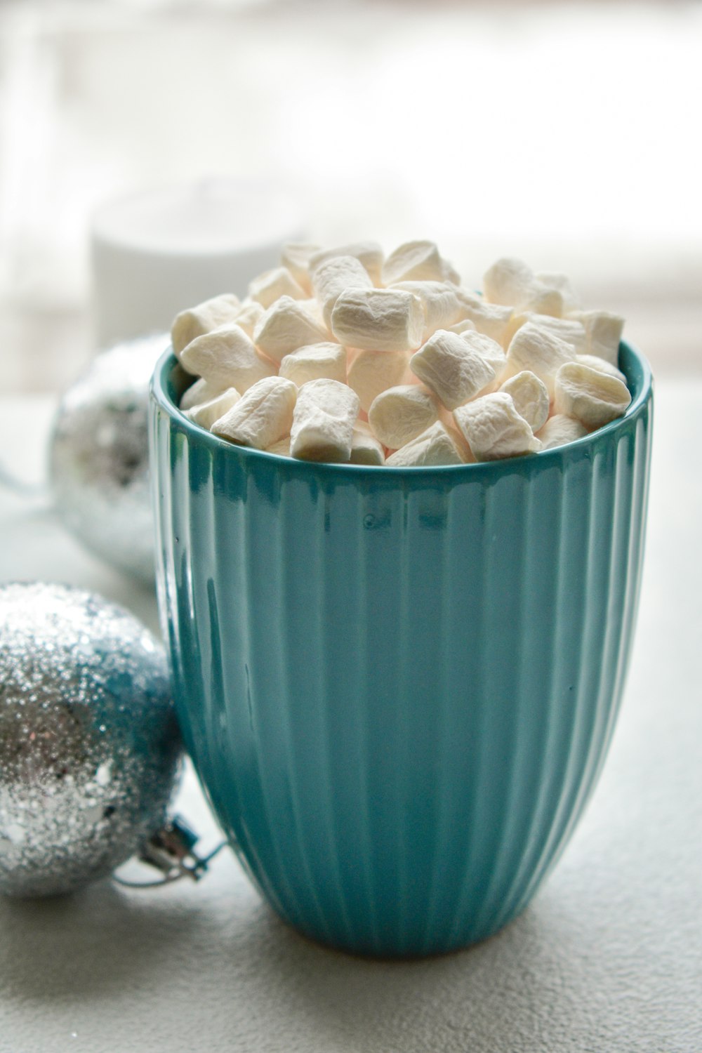 mug of white marshmallows