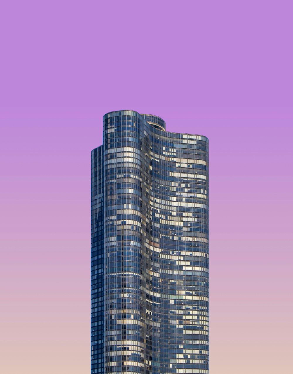 青い高層ビル