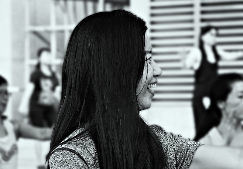 Wanita Malaysia tersenyum menawan