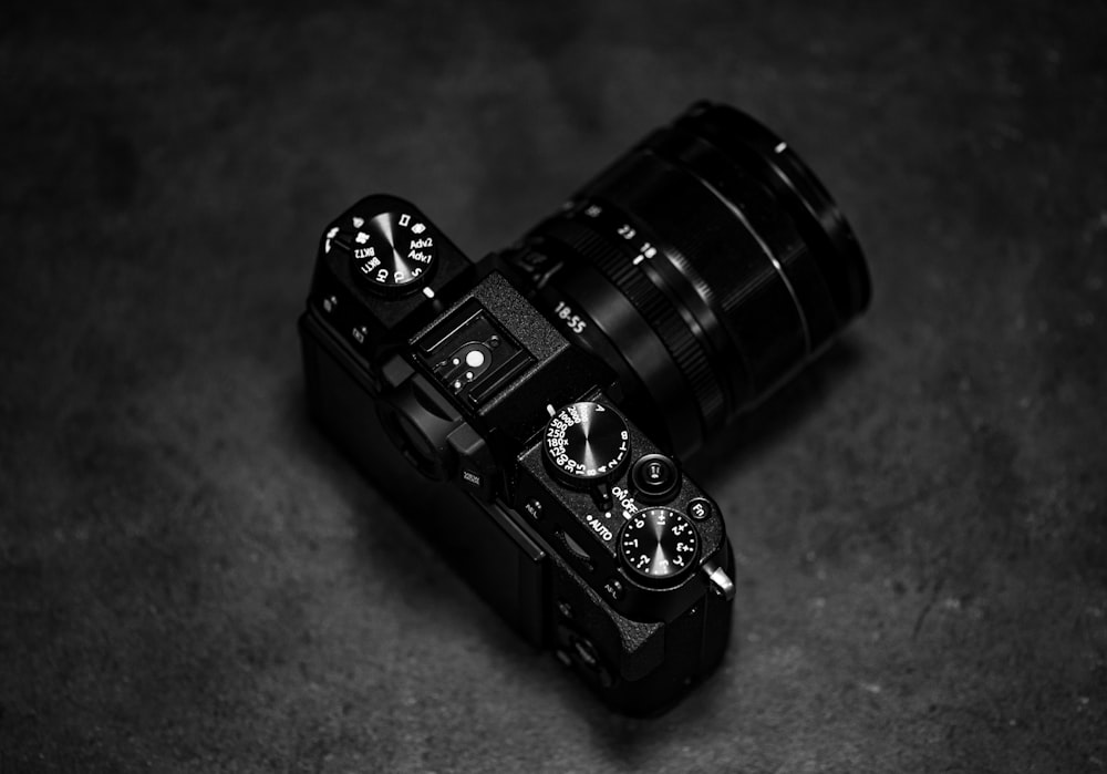 black DSLR camera