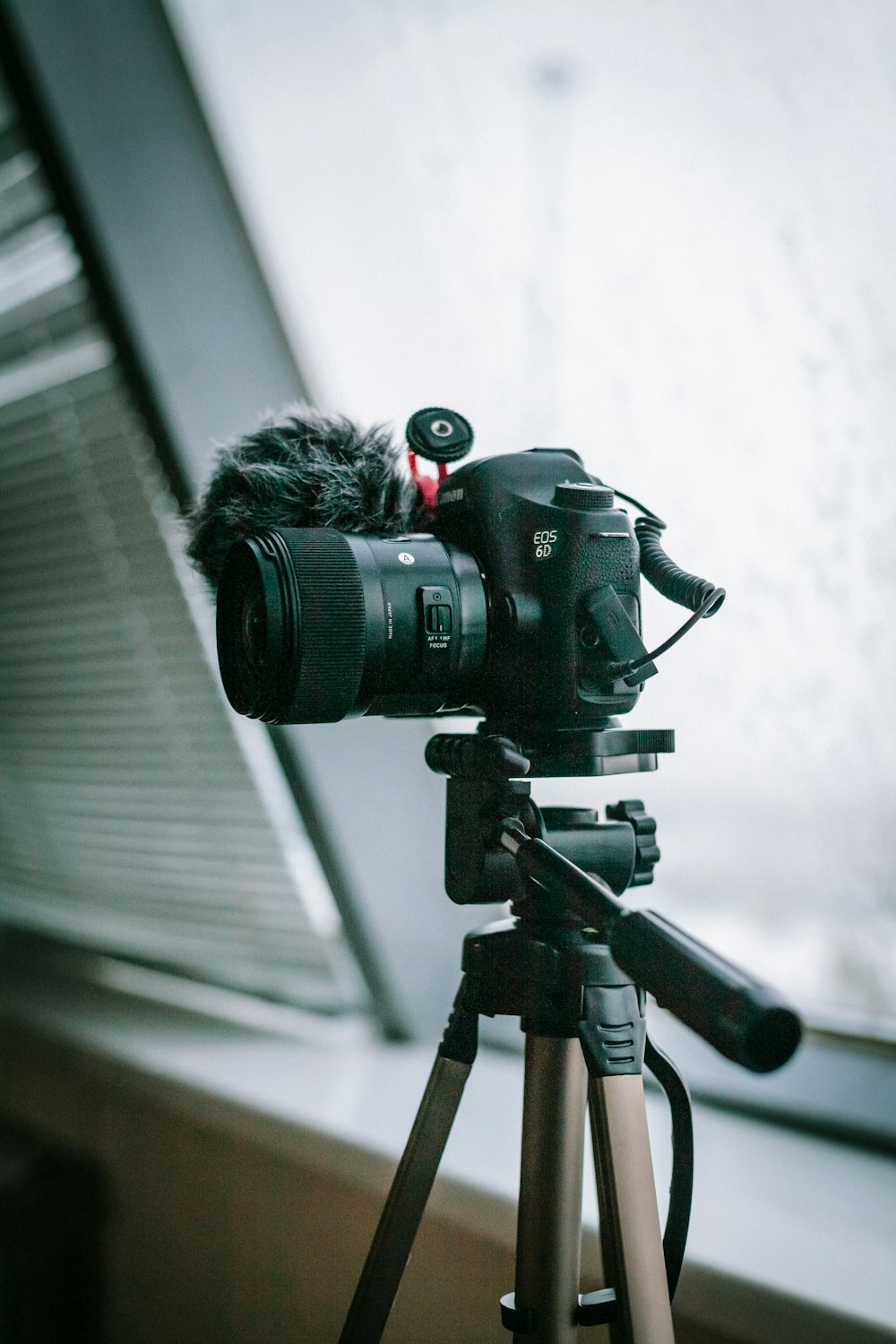 black DSLR camera in tripod