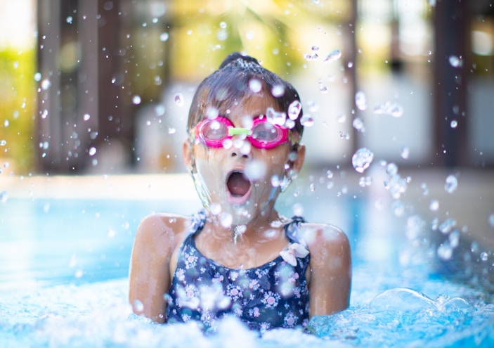 girl swims on swimming pool