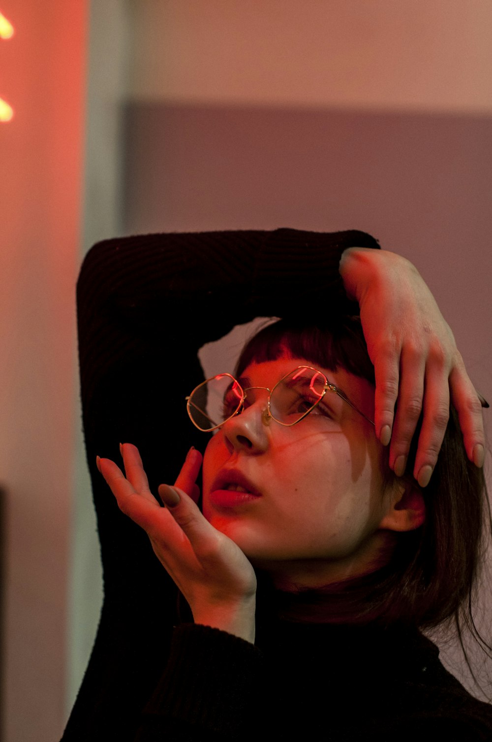 woman wearing black long-sleeved shirt