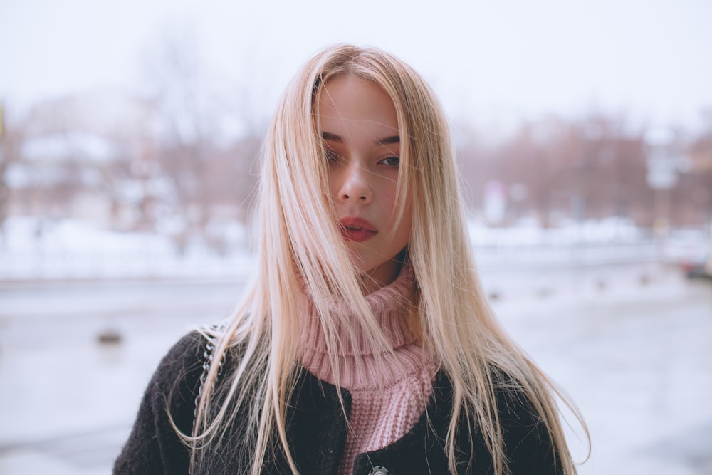 portrait photography of a blonde-haired woman