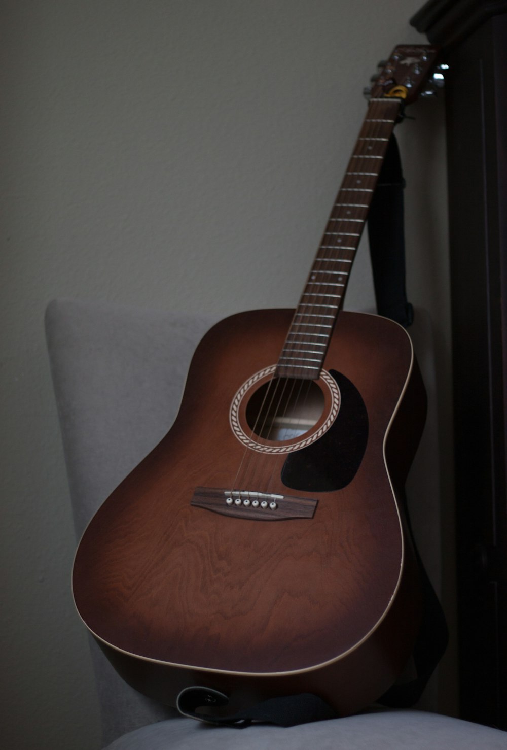 brown acoustic guitar