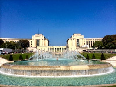 Fontaine du Trocadéro - Desde Avenue des Nations Unies, France