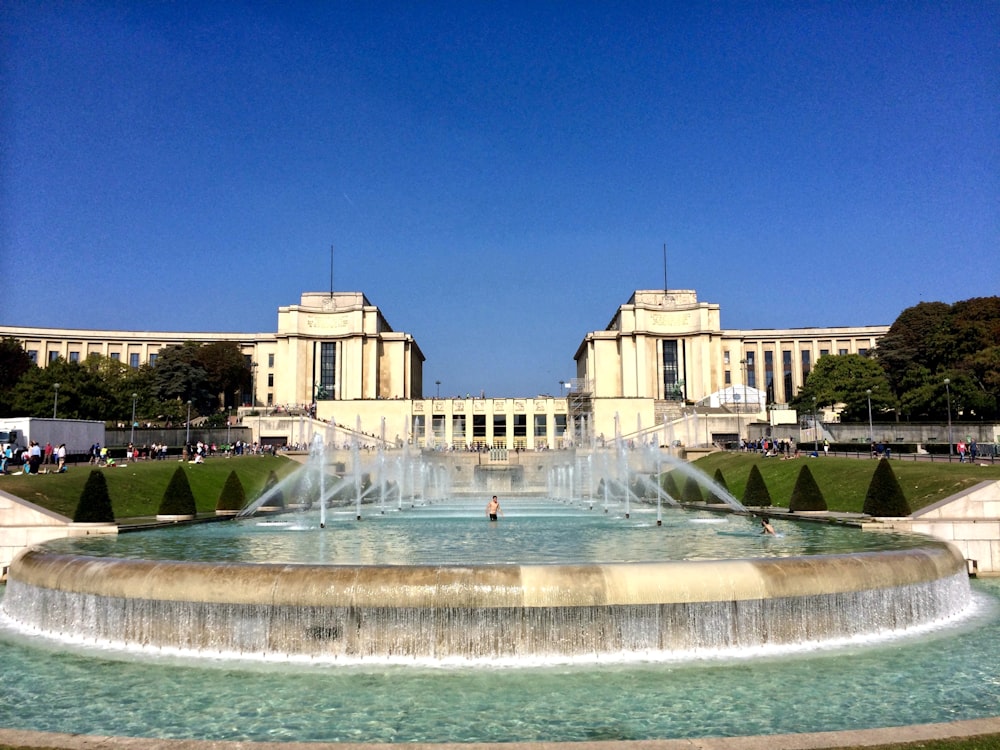 fountain near white concrete structures