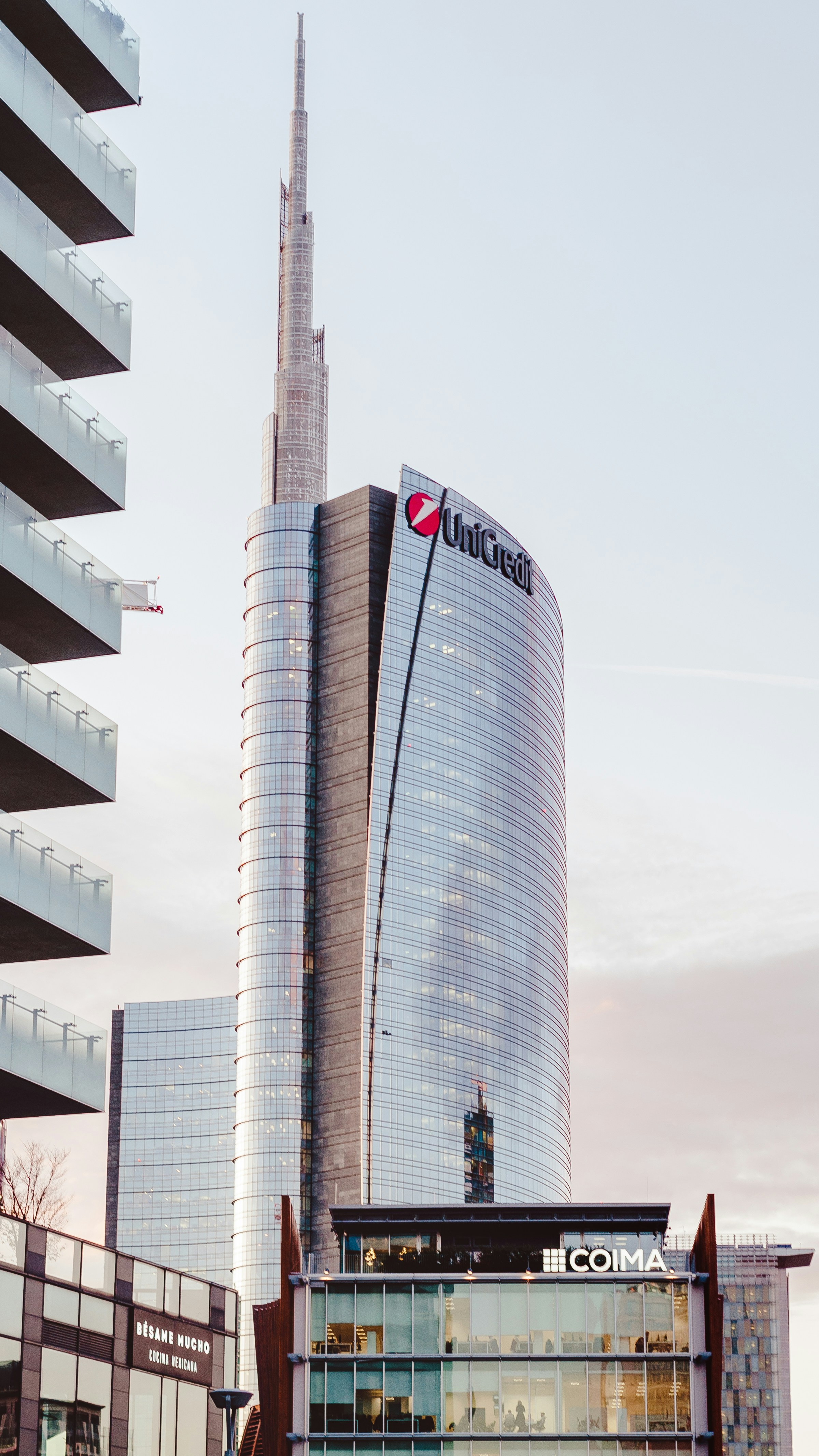 UniCredit and Citigroup are in talks to sell their Russian divisions to local financial institutions.