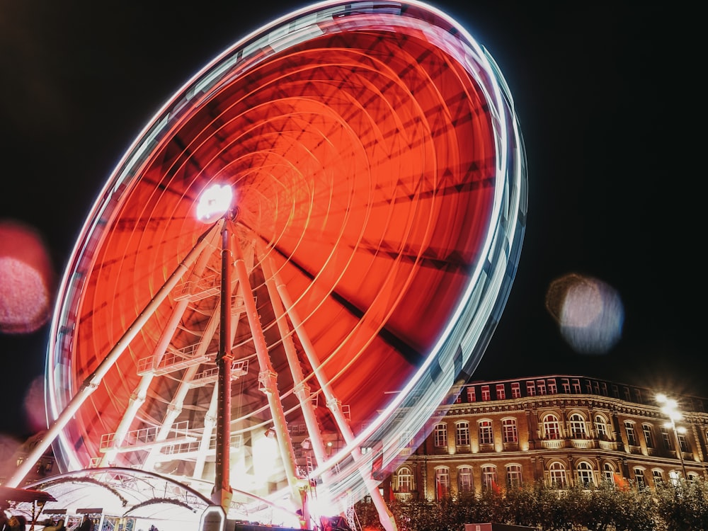 white and red ferris wheel