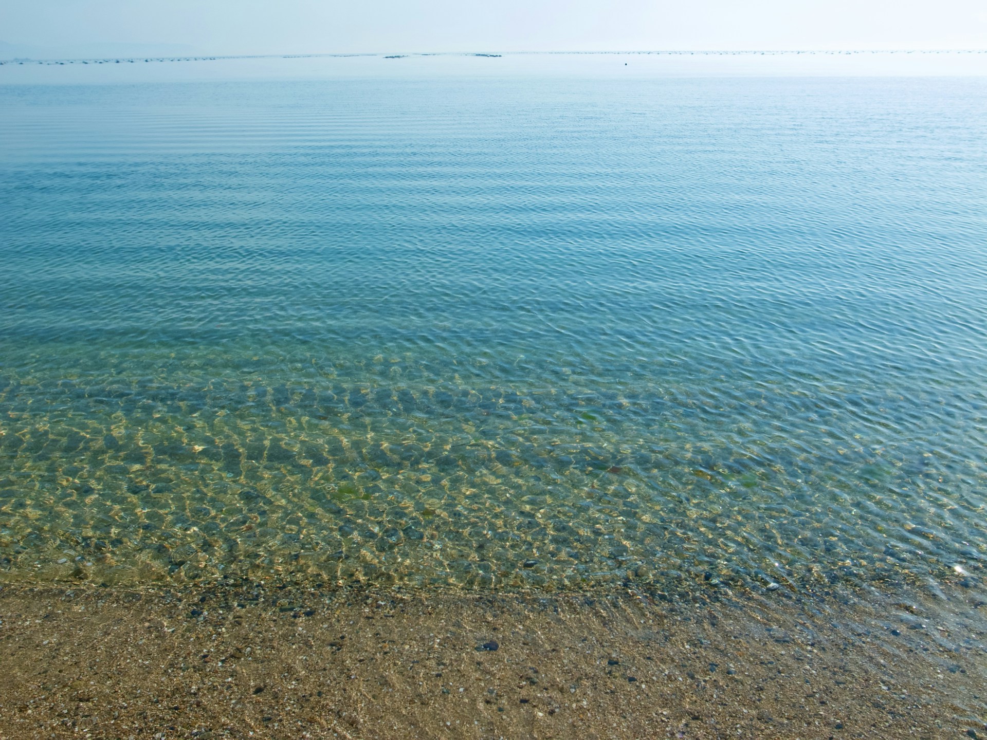 gray computer monitor