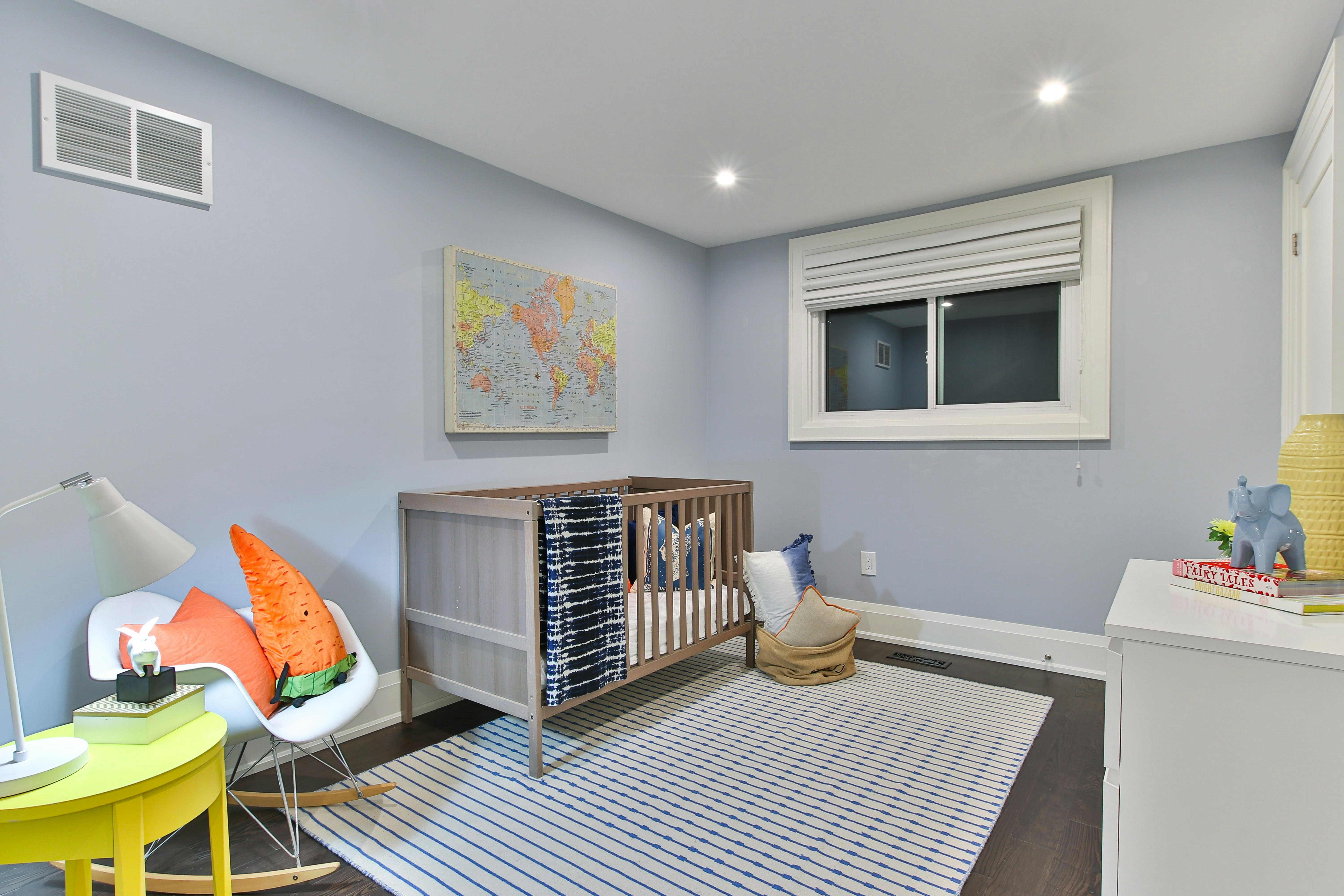 mid century modern nursery, wallpaper, Mid-Century Modern Kids Bedroom Organization: Stylish Storage Tips 5