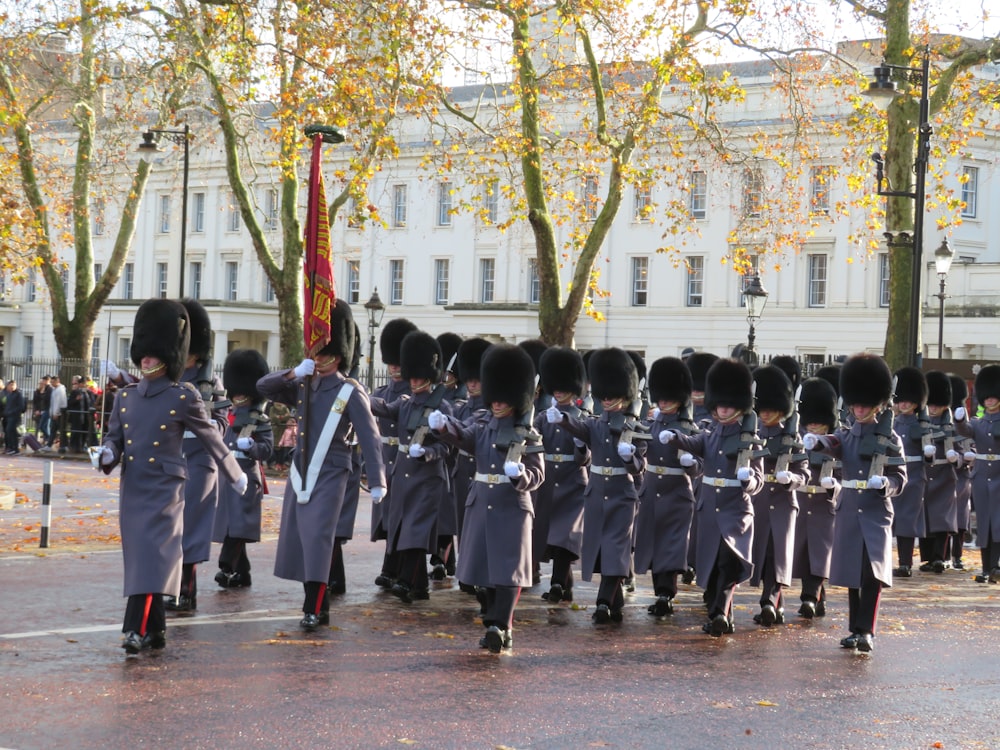 parade of soldiers during daytime