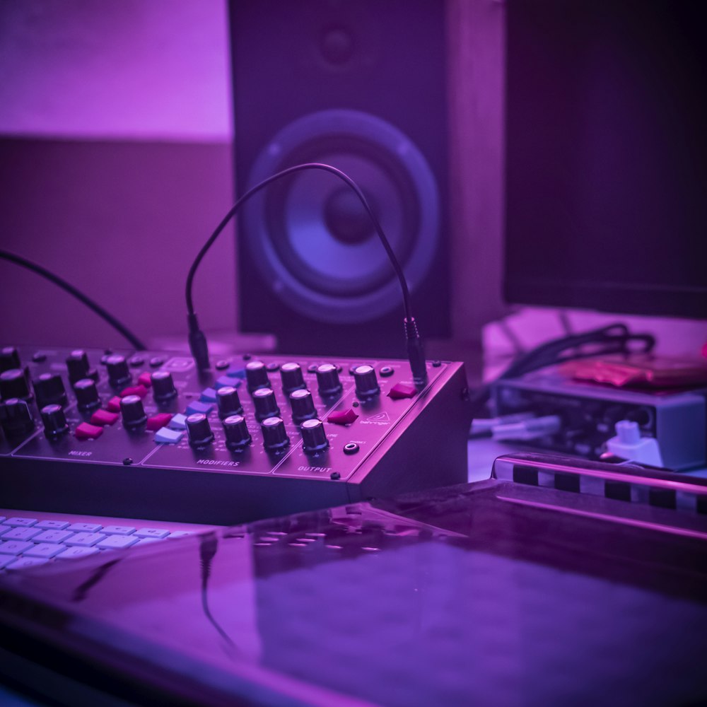 Table de mixage audio noire