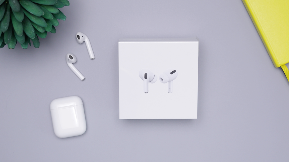 AirPods with box and charging case photo – Free Blue Image on Unsplash