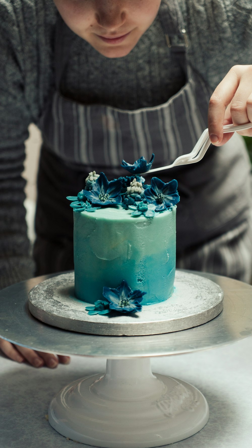 runder blauer Kuchen