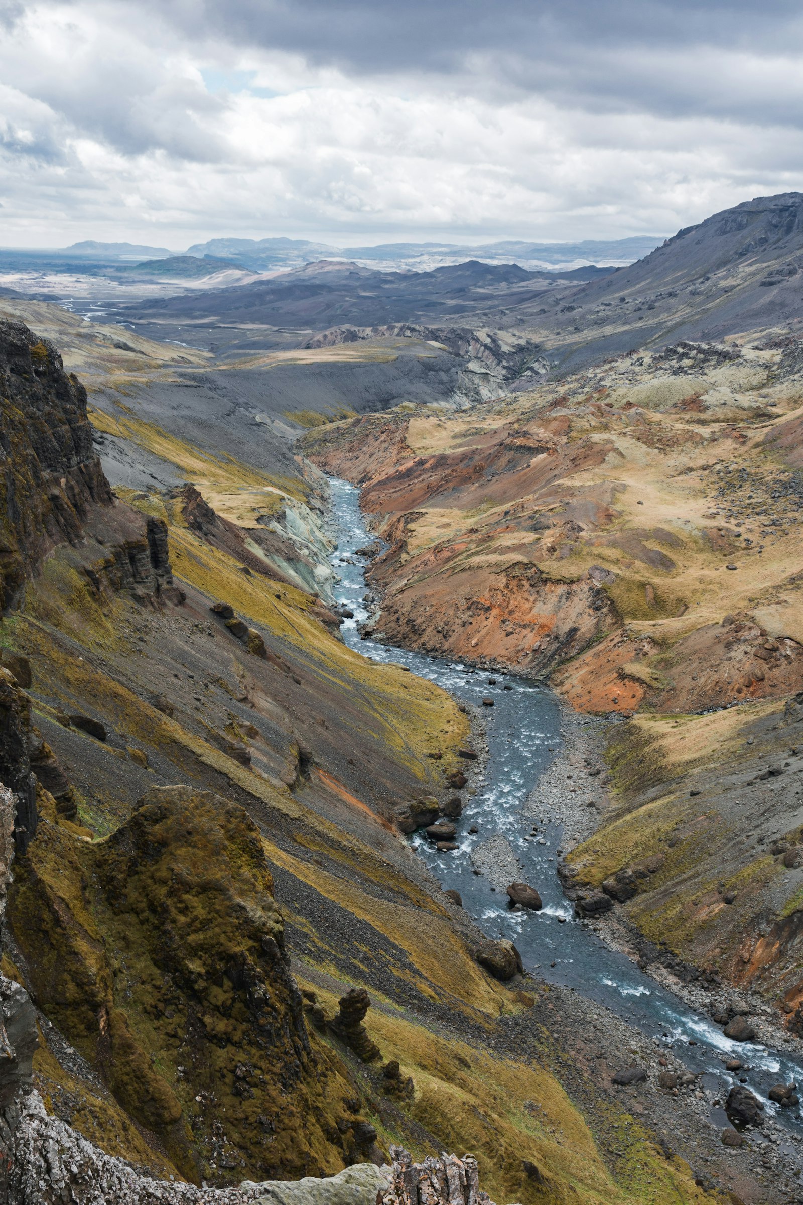 Nikon D7200 + Sigma 17-50mm F2.8 EX DC OS HSM sample photo. River between mountain during photography