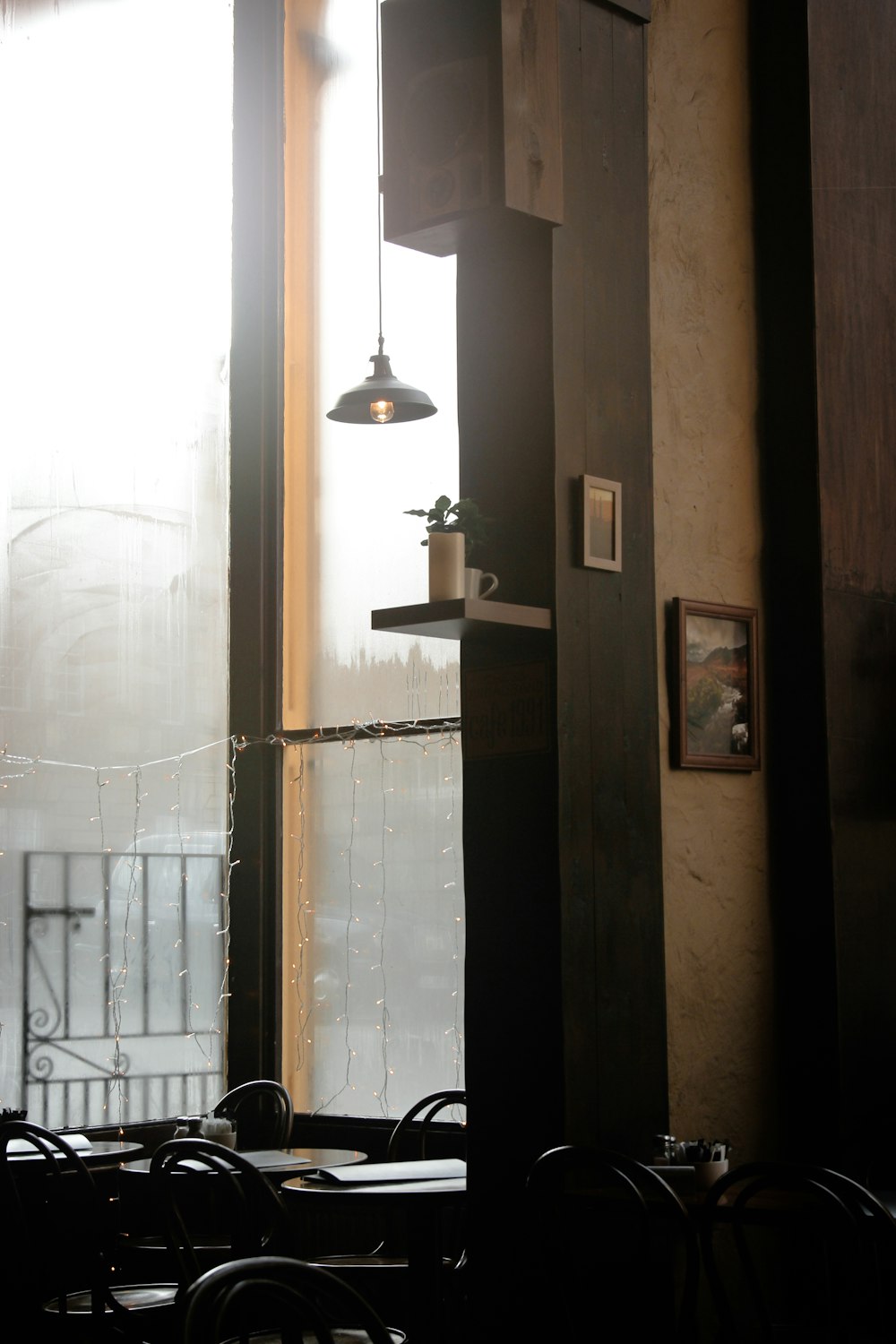 empty restaurant tables during daytime