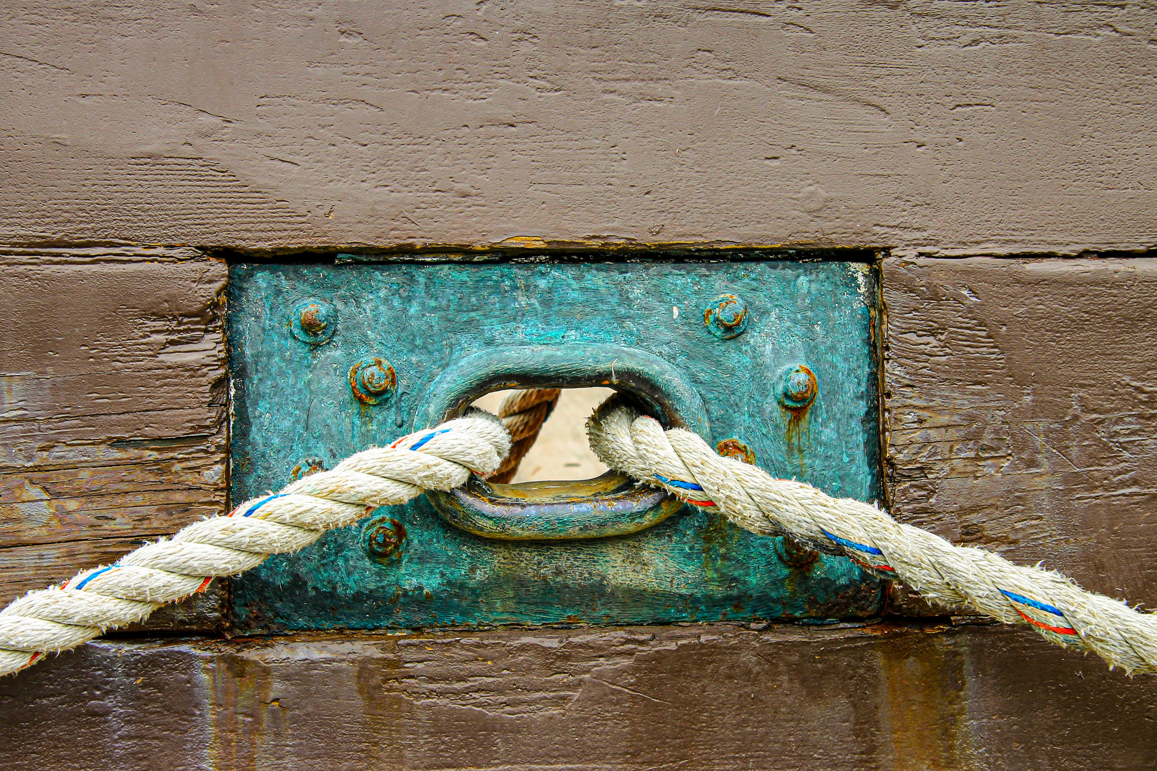 gray computer monitor