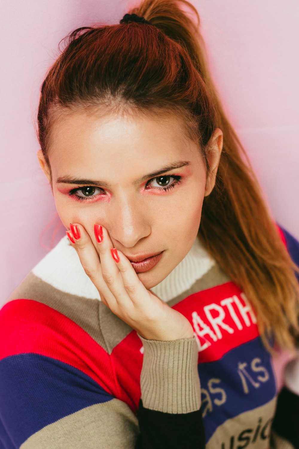 woman wearing multicolored shirt