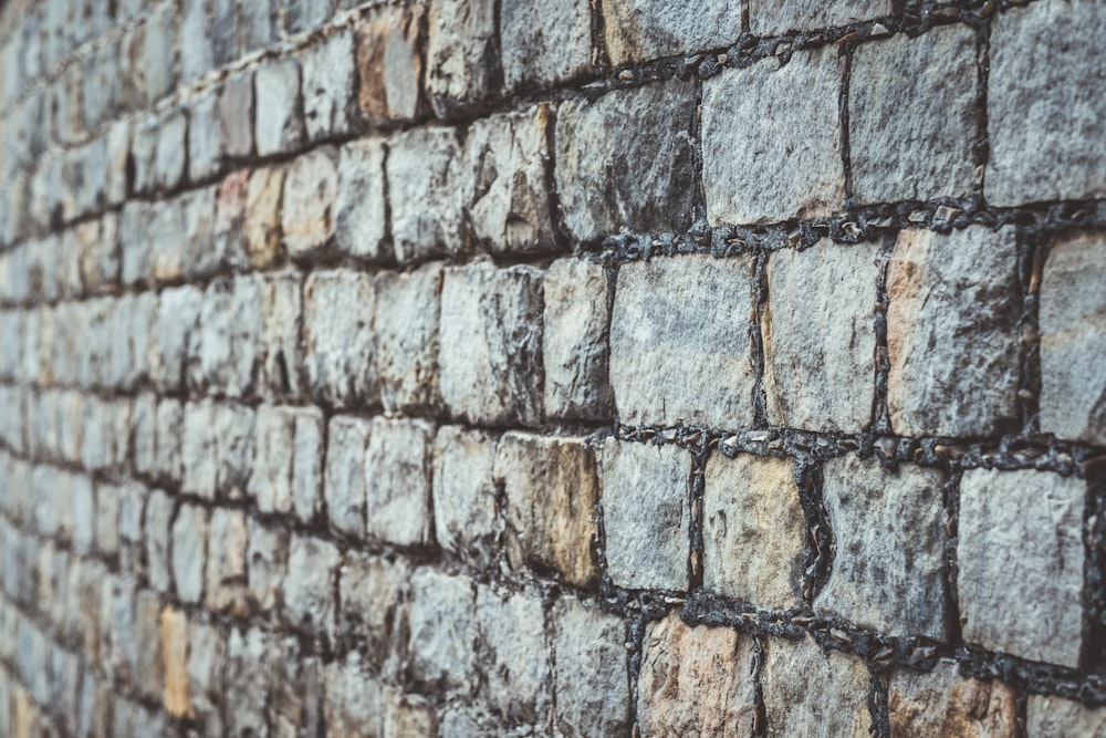 grey concrete wall