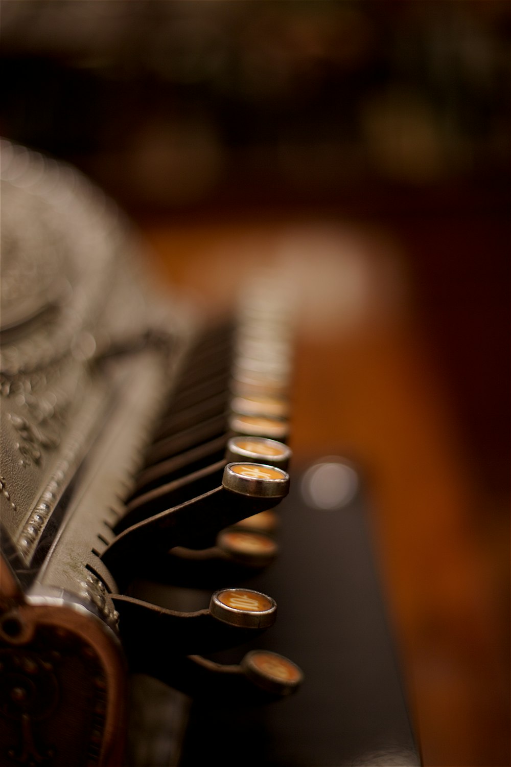 Gros plan d’un instrument de musique sur une table