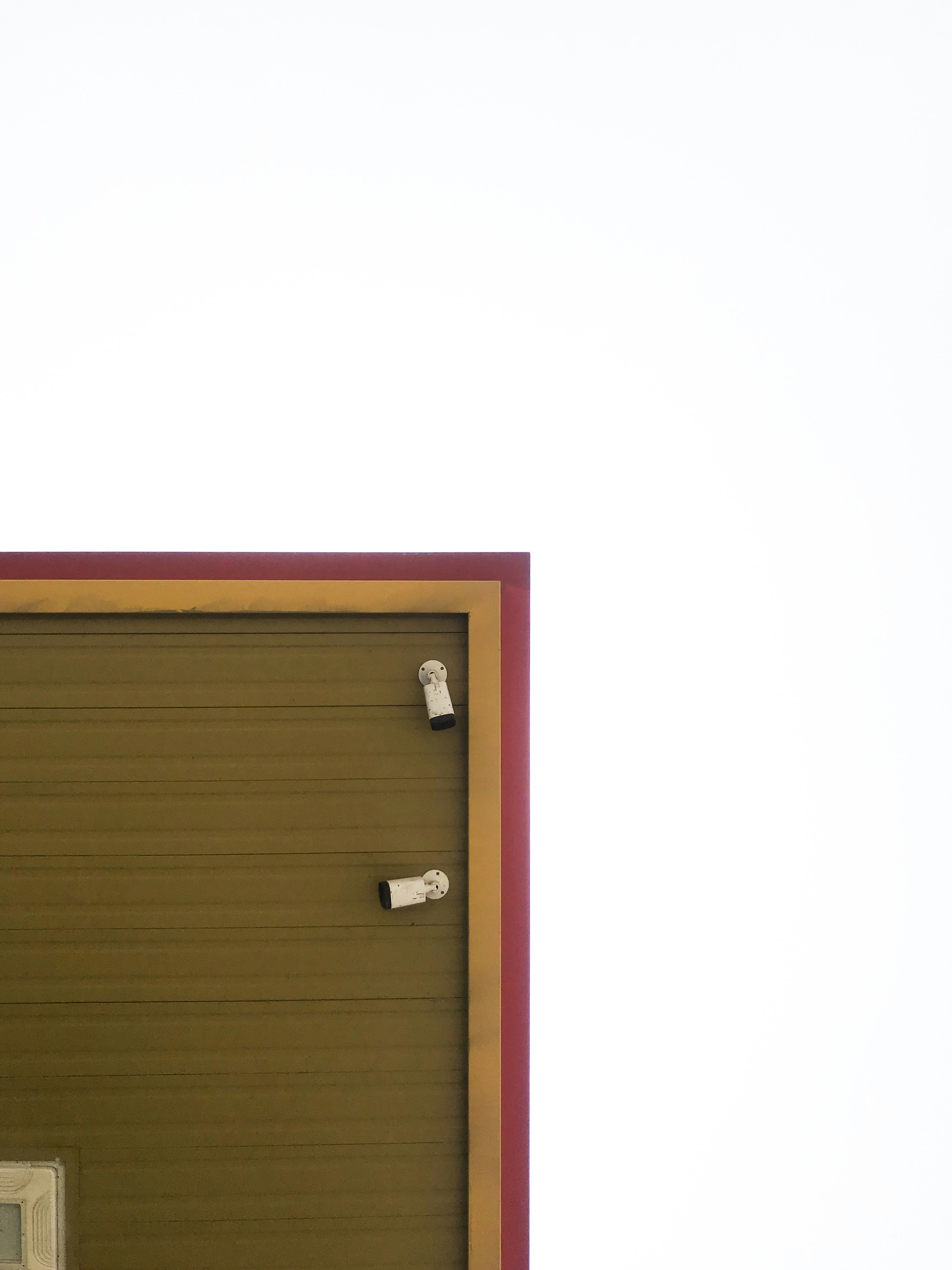 photo-1575049990014-0e802e4057c9?ixid=M3wxMjA3fDB8MXxzZWFyY2h8MTR8fGthcm9zZXJpJTIwYm94fGVufDB8fHx8MTc1OTA4MTU4Nnww\u0026ixlib=rb-4.1.0